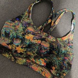 Womens Lululemon sports bra, only worn once- like new!